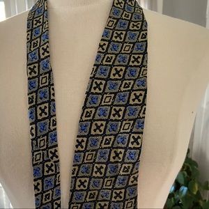 Guess tie
